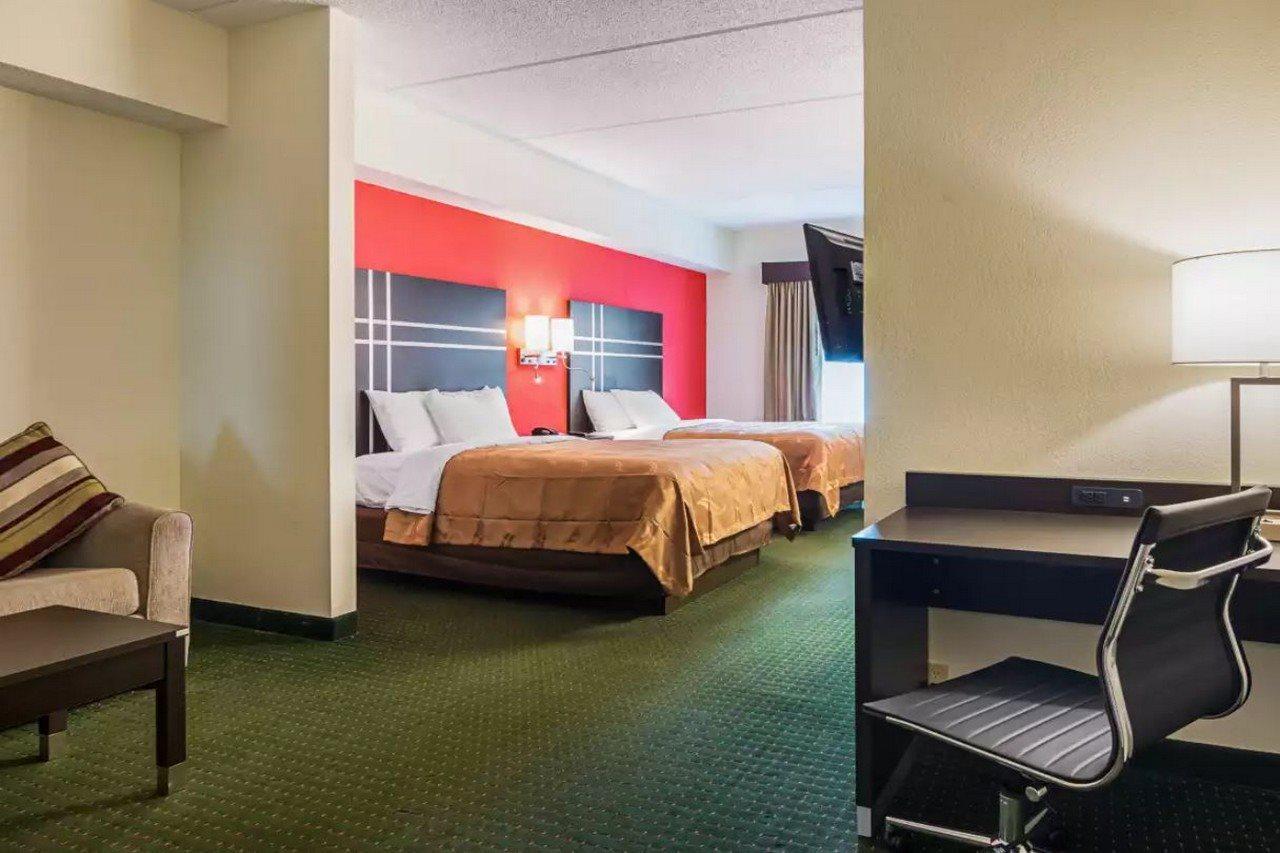Quality Suites Atlanta Airport East Форест-Парк Экстерьер фото