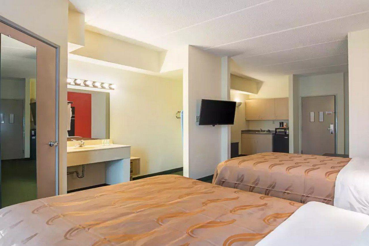 Quality Suites Atlanta Airport East Форест-Парк Экстерьер фото