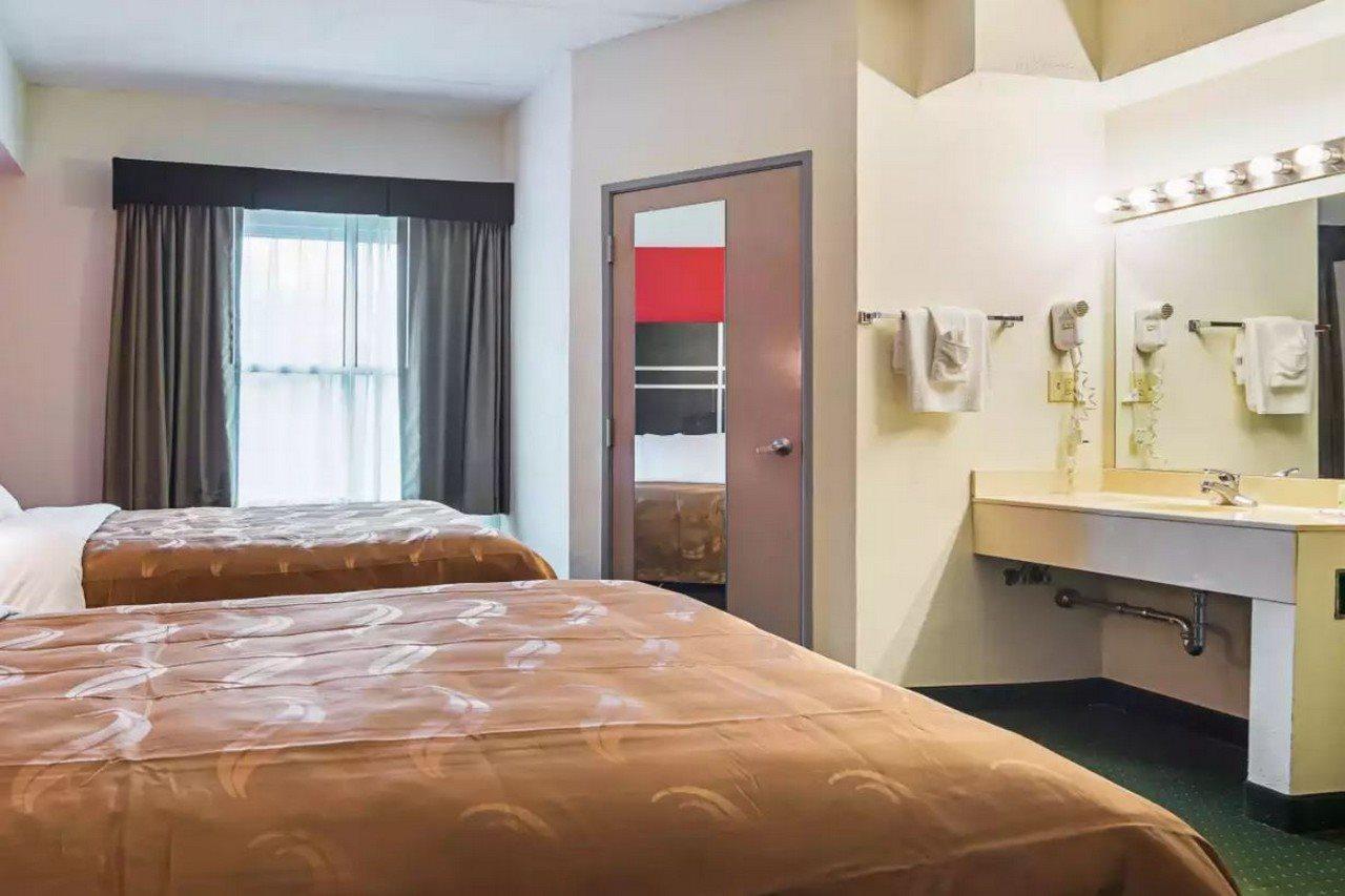Quality Suites Atlanta Airport East Форест-Парк Экстерьер фото