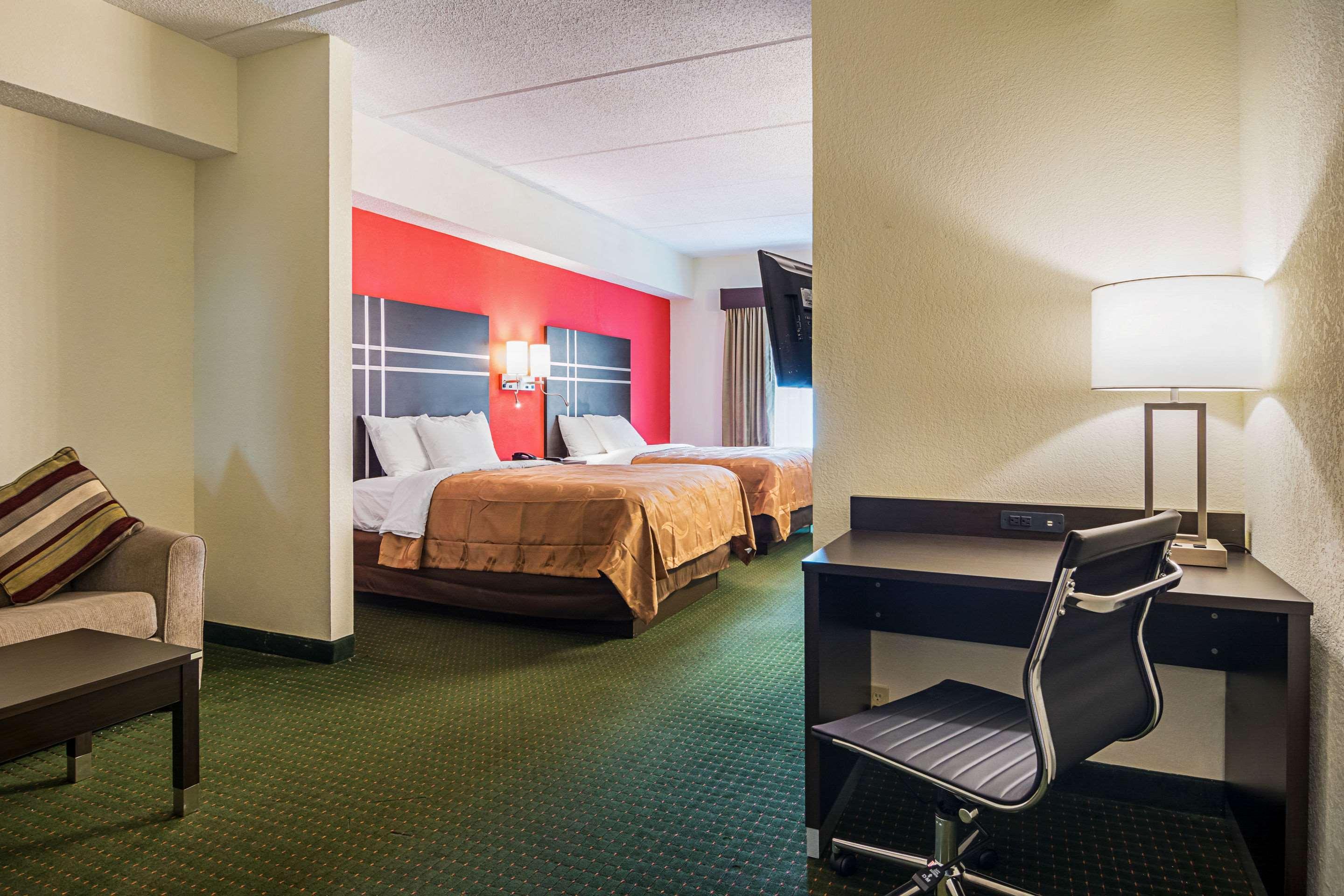 Quality Suites Atlanta Airport East Форест-Парк Экстерьер фото