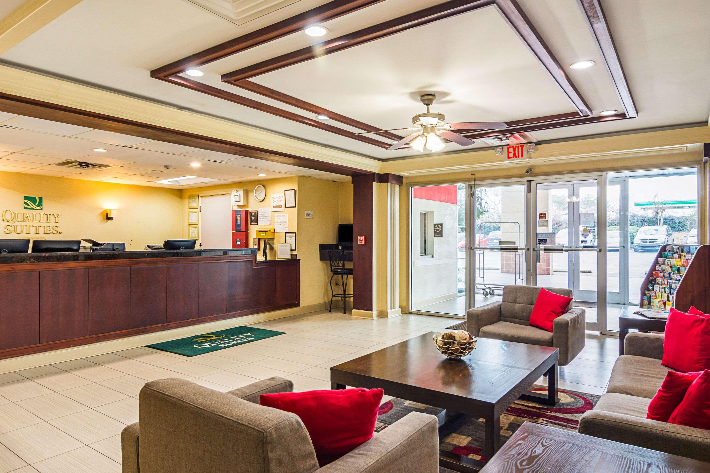 Quality Suites Atlanta Airport East Форест-Парк Экстерьер фото