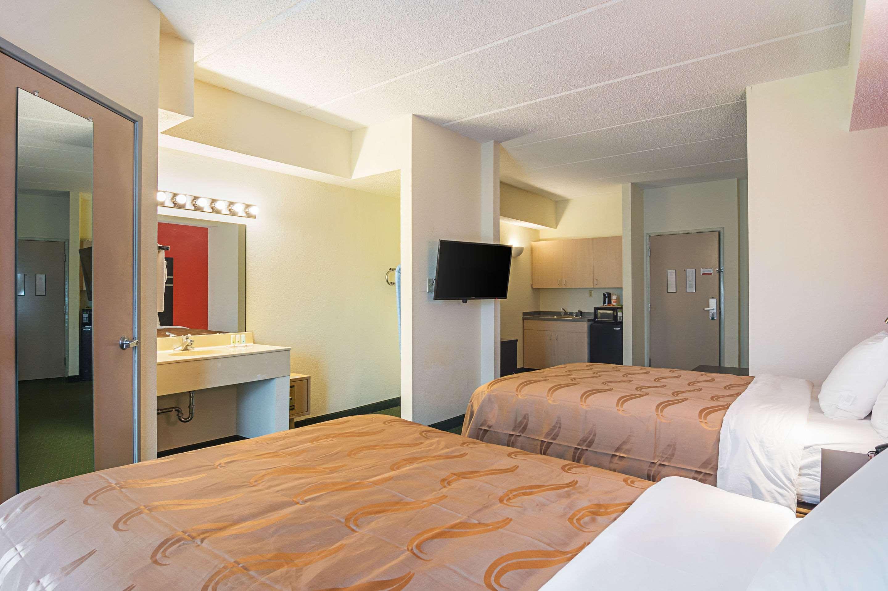 Quality Suites Atlanta Airport East Форест-Парк Экстерьер фото