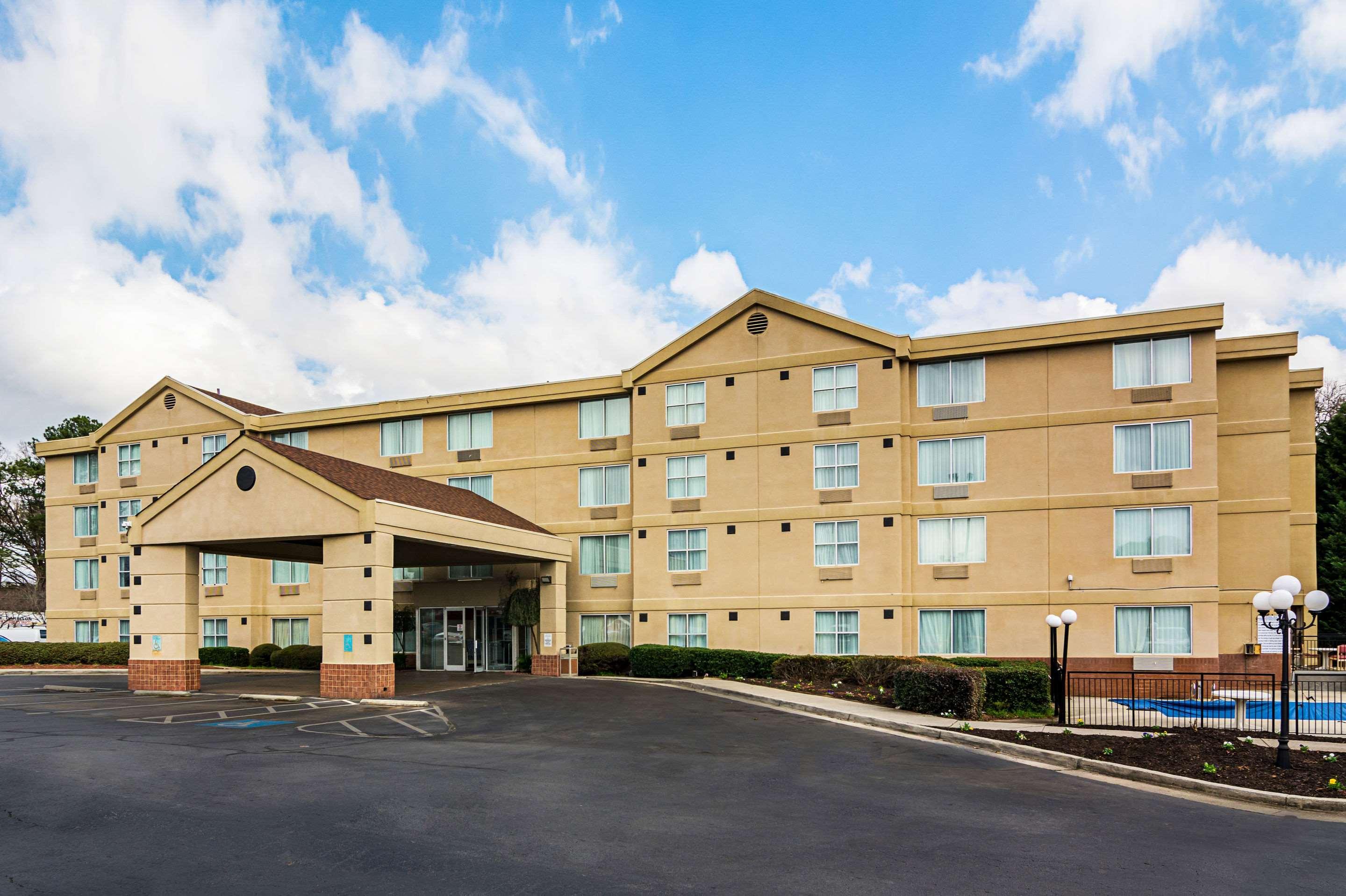 Quality Suites Atlanta Airport East Форест-Парк Экстерьер фото
