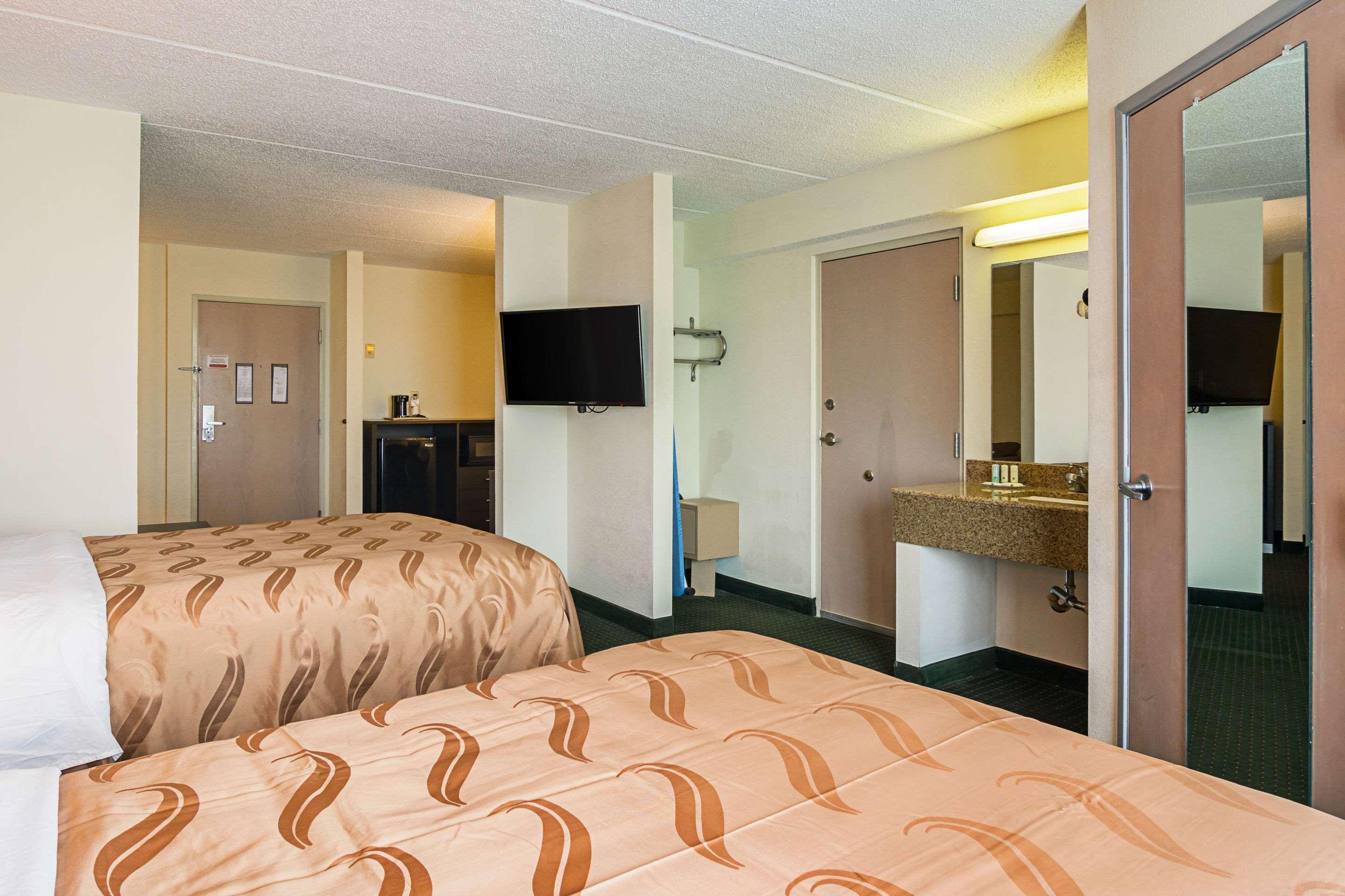 Quality Suites Atlanta Airport East Форест-Парк Экстерьер фото