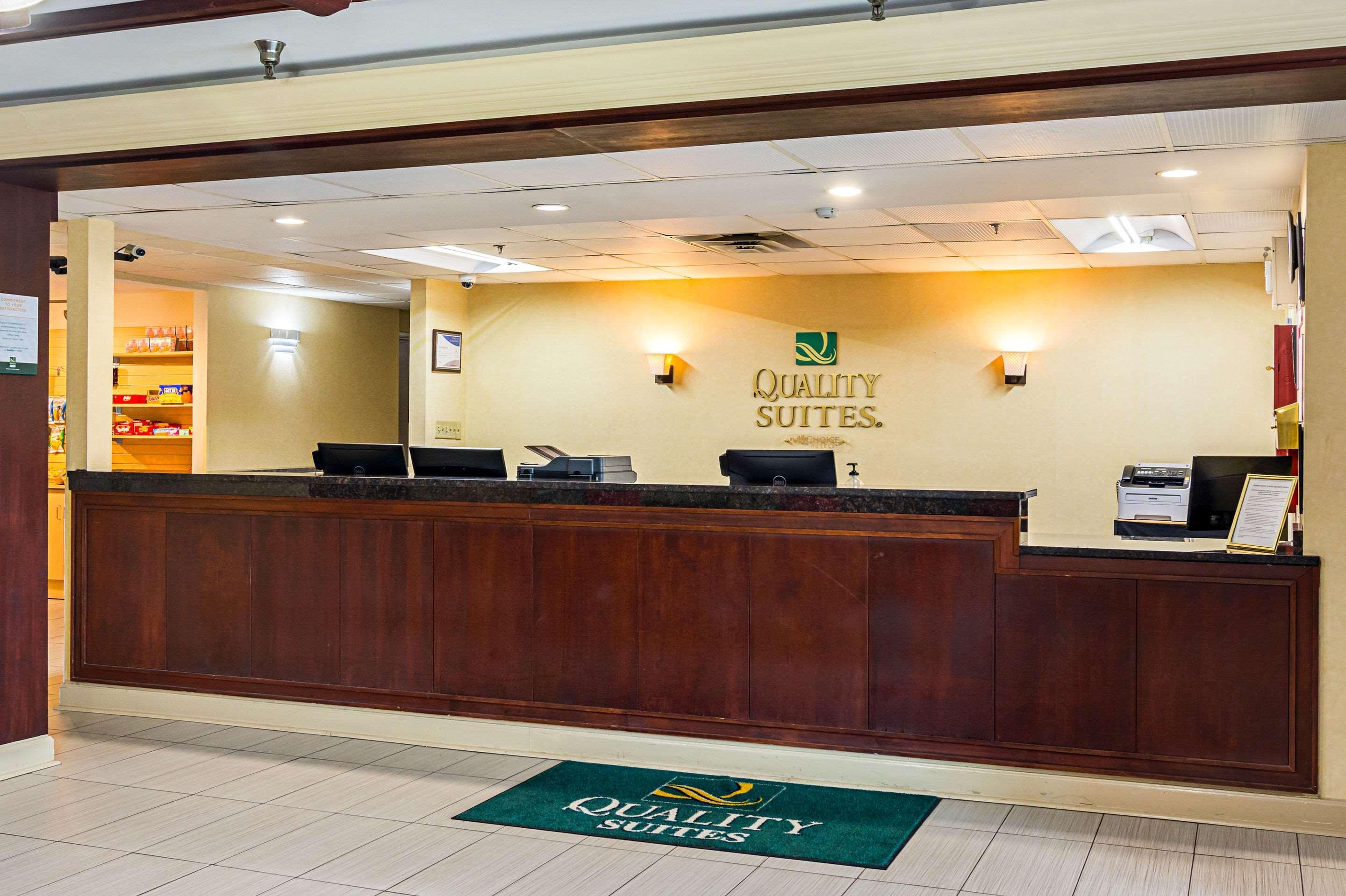 Quality Suites Atlanta Airport East Форест-Парк Экстерьер фото
