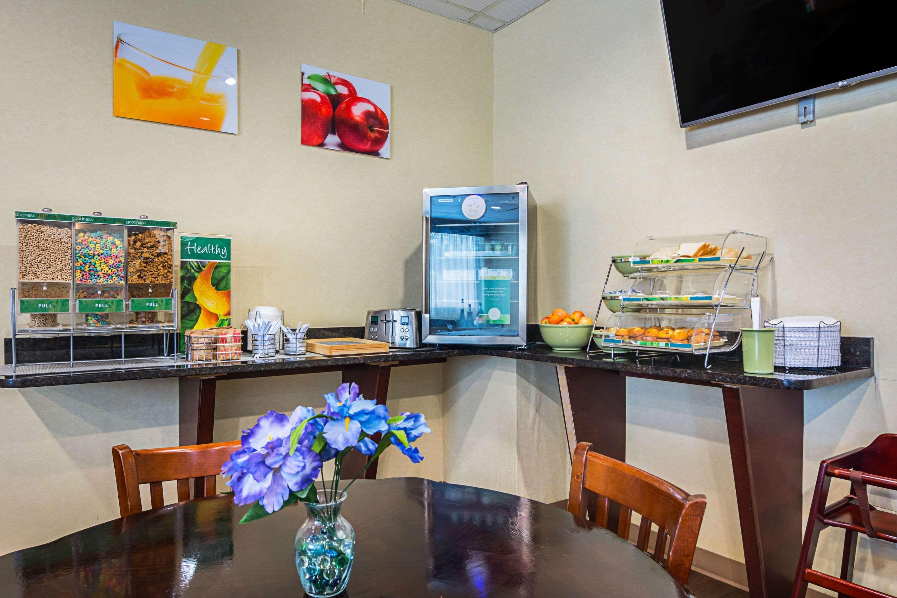Quality Suites Atlanta Airport East Форест-Парк Экстерьер фото