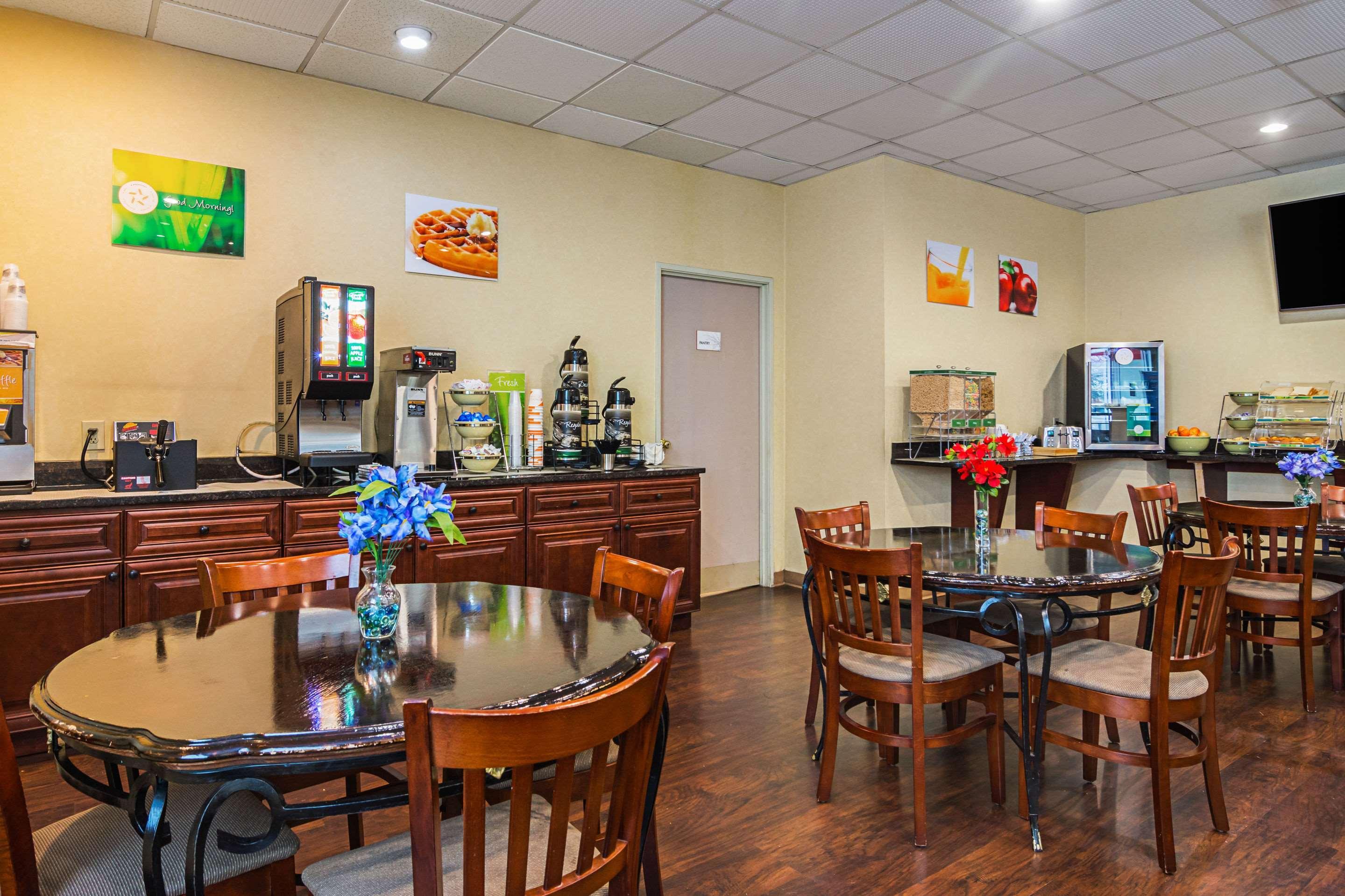 Quality Suites Atlanta Airport East Форест-Парк Экстерьер фото