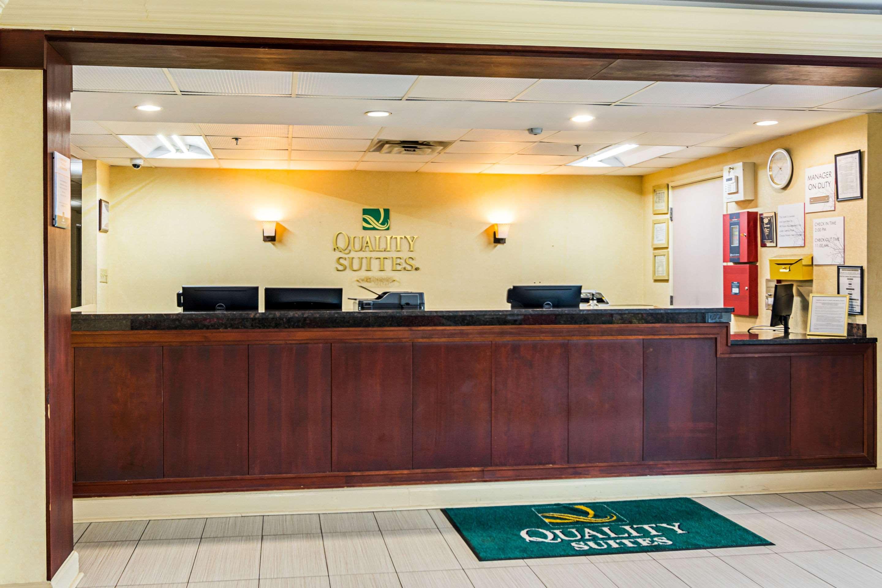 Quality Suites Atlanta Airport East Форест-Парк Экстерьер фото