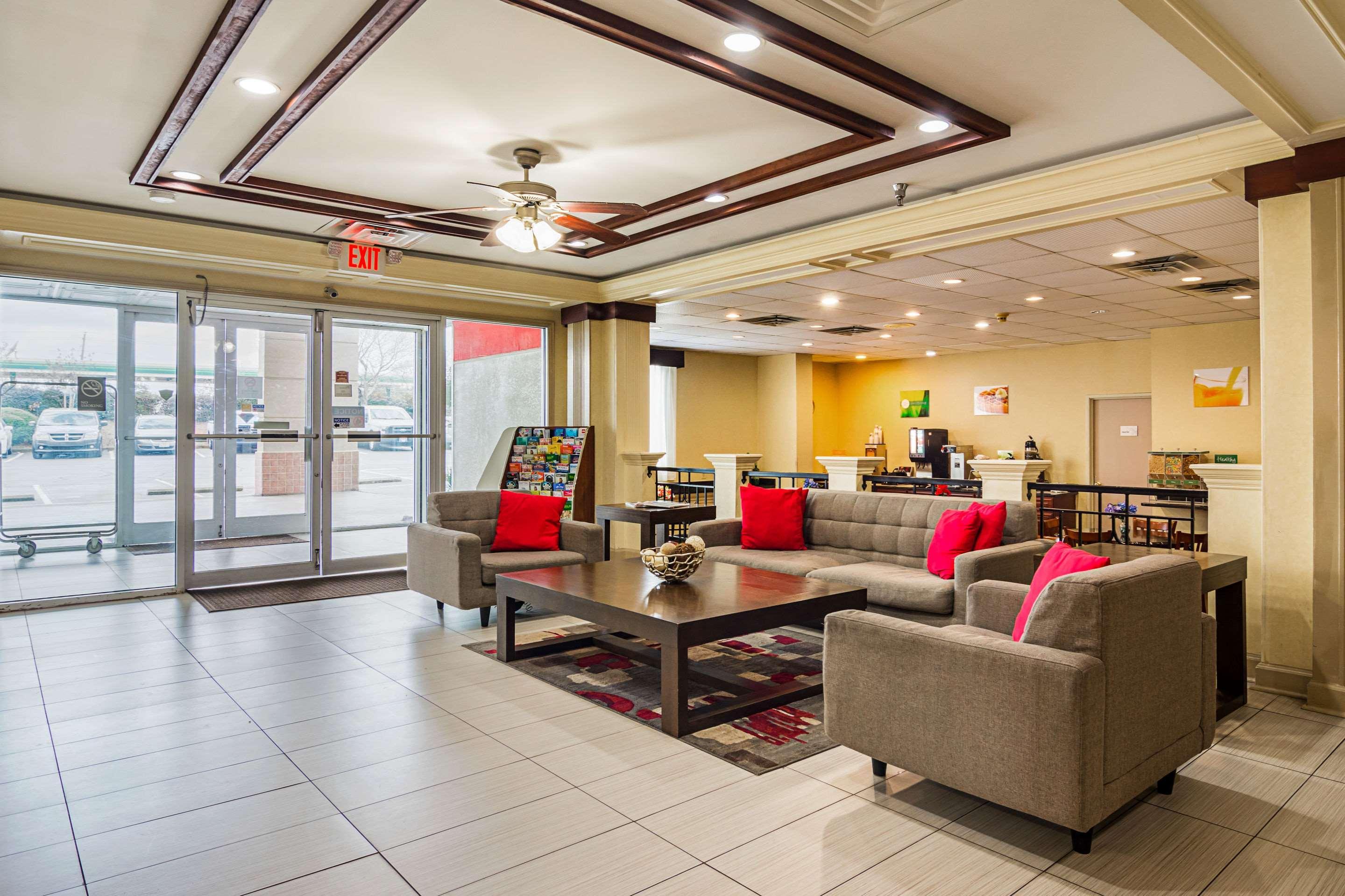 Quality Suites Atlanta Airport East Форест-Парк Экстерьер фото
