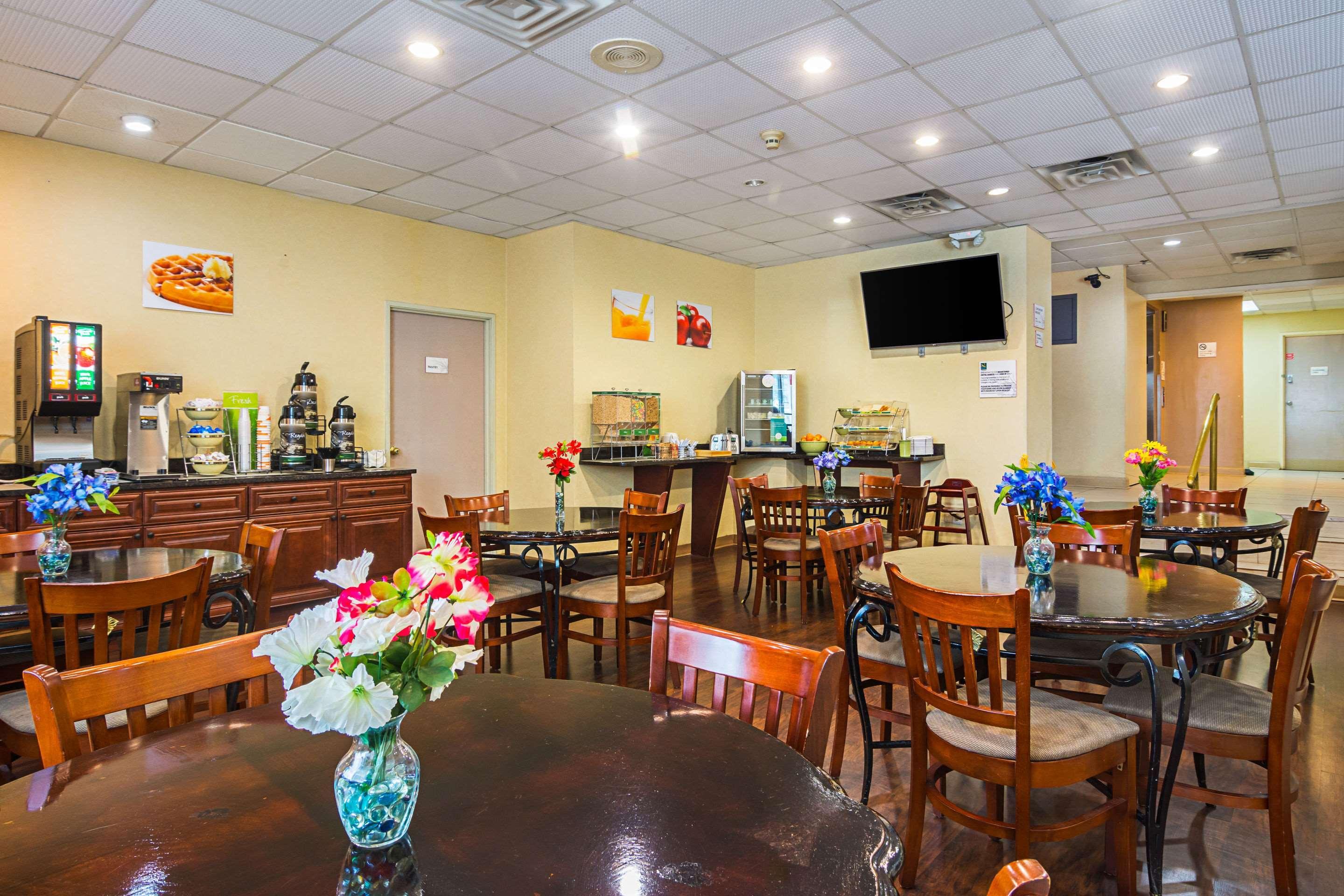 Quality Suites Atlanta Airport East Форест-Парк Экстерьер фото