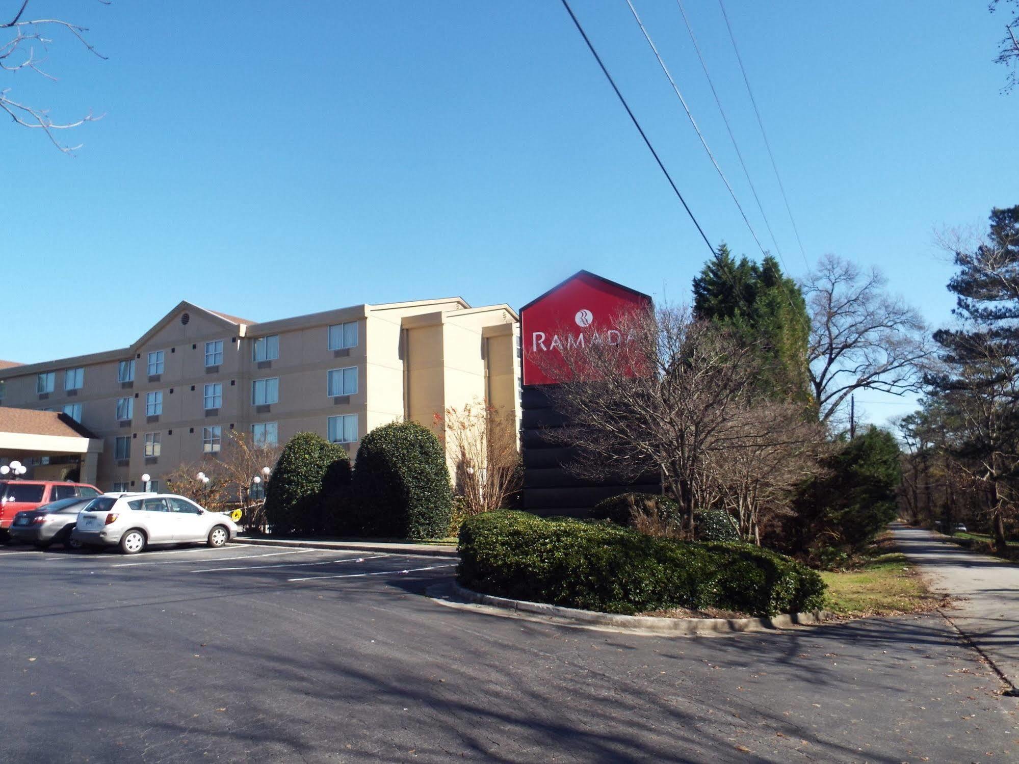 Quality Suites Atlanta Airport East Форест-Парк Экстерьер фото