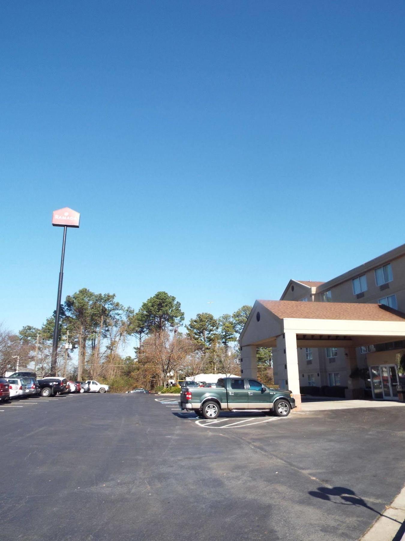 Quality Suites Atlanta Airport East Форест-Парк Экстерьер фото