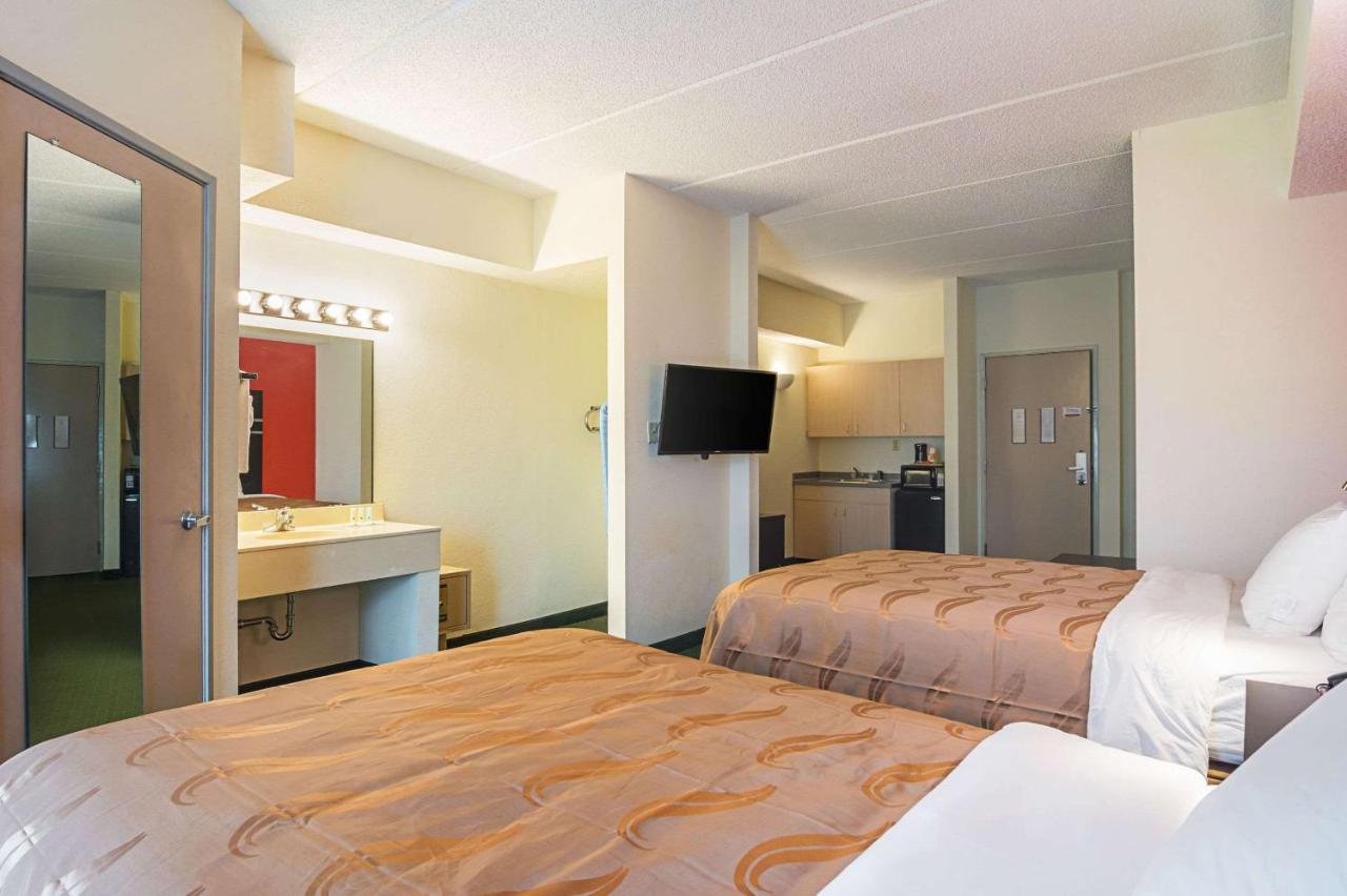 Quality Suites Atlanta Airport East Форест-Парк Экстерьер фото